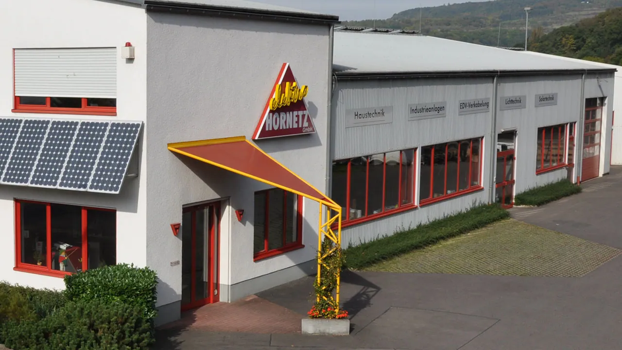 Modernes Firmengebäude in Beckingen &middot; Elektro Hornetz GmbH