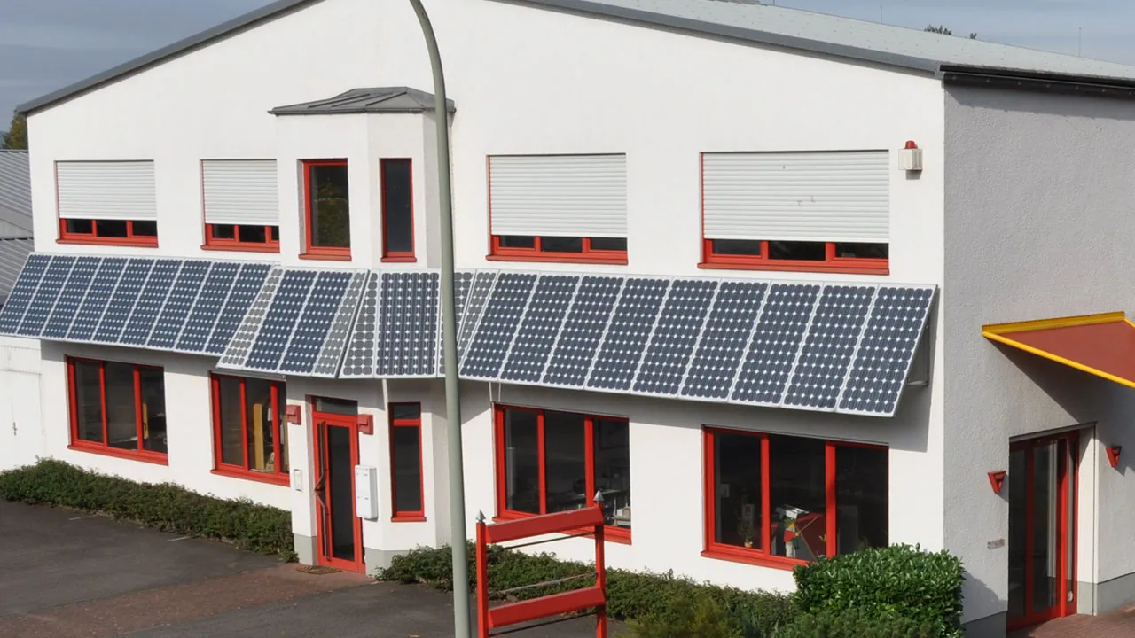 Modernes Firmengebäude in Beckingen &middot; Elektro Hornetz GmbH